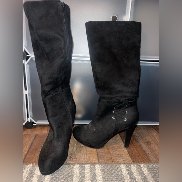 Black boots, worn a few times - Picture 1 of 3